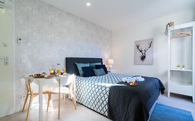 Host Wise - Central Private Flats - Terrace